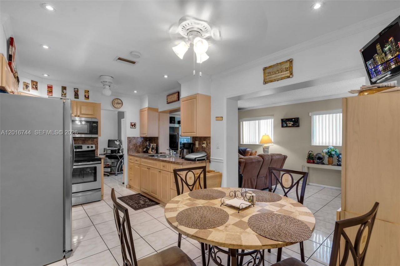 5809 NW 83rd Ave, Tamarac, FL 33321 Photo