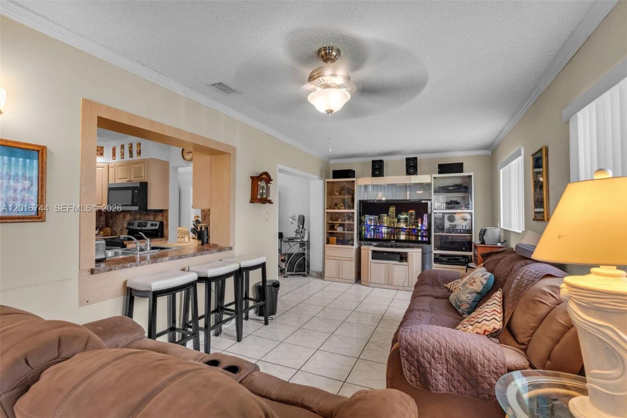 5809 NW 83rd Ave, Tamarac, FL 33321 Photo