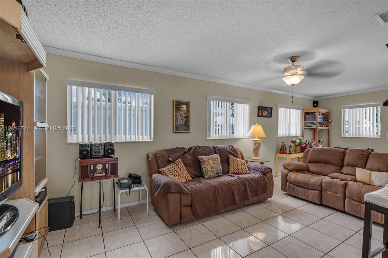 5809 NW 83rd Ave, Tamarac, FL 33321 Photo