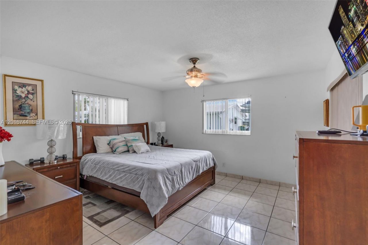 5809 NW 83rd Ave, Tamarac, FL 33321 Photo