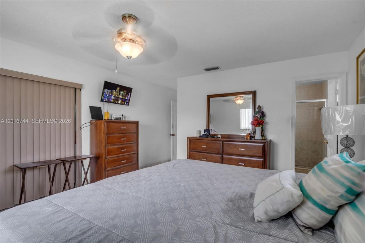5809 NW 83rd Ave, Tamarac, FL 33321 Photo