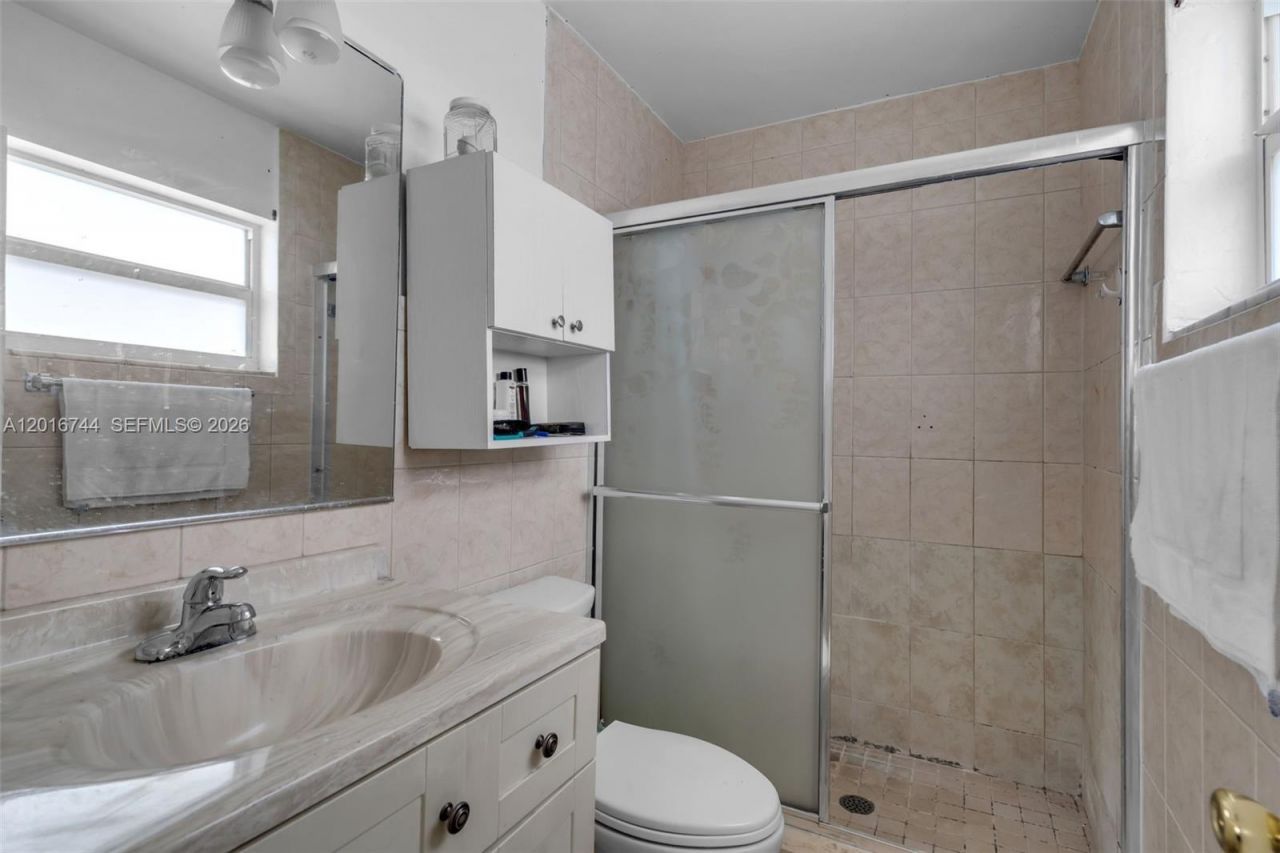 5809 NW 83rd Ave, Tamarac, FL 33321 Photo