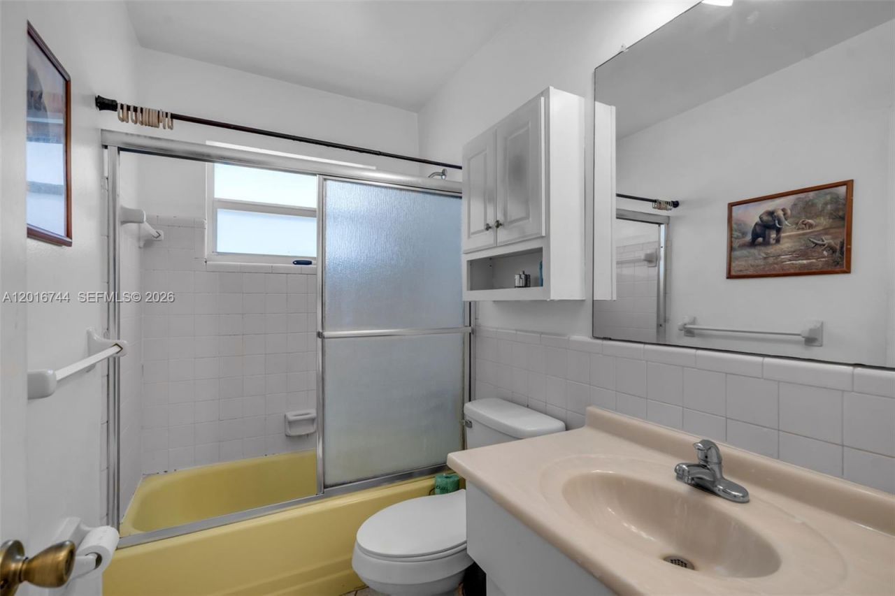 5809 NW 83rd Ave, Tamarac, FL 33321 Photo