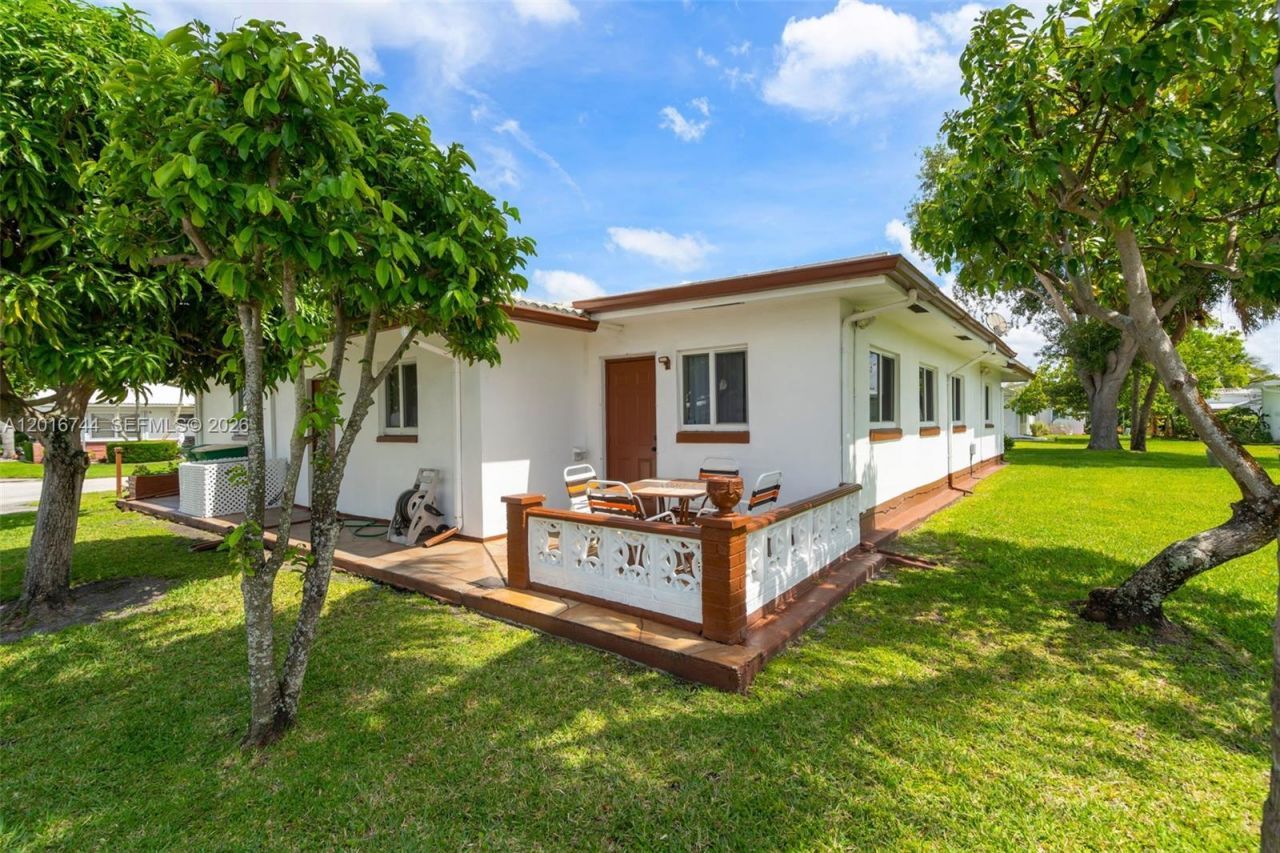5809 NW 83rd Ave, Tamarac, FL 33321 Photo