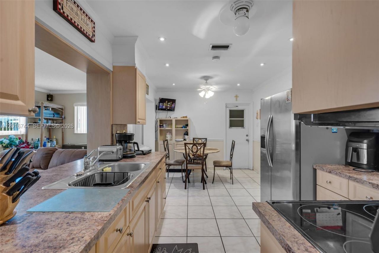 5809 NW 83rd Ave, Tamarac, FL 33321 Photo