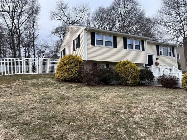 10 Juniper, Ipswich, MA 01938