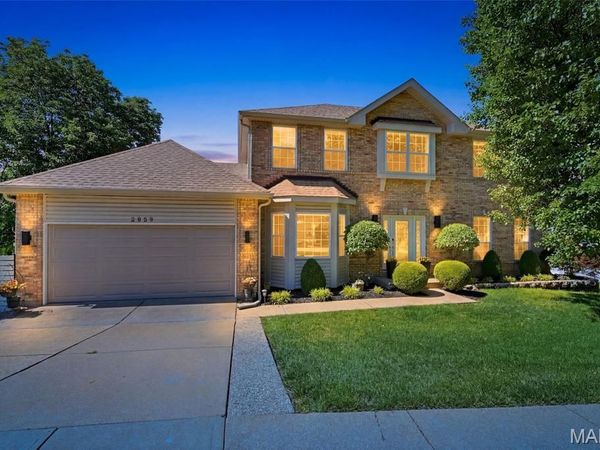 2858 Championship Boulevard, Oakville, MO 63129