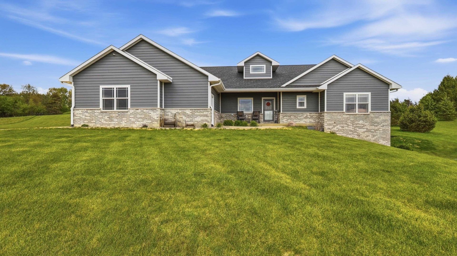 16392 Country View Court, Dubuque, IA 52001 Main Photo