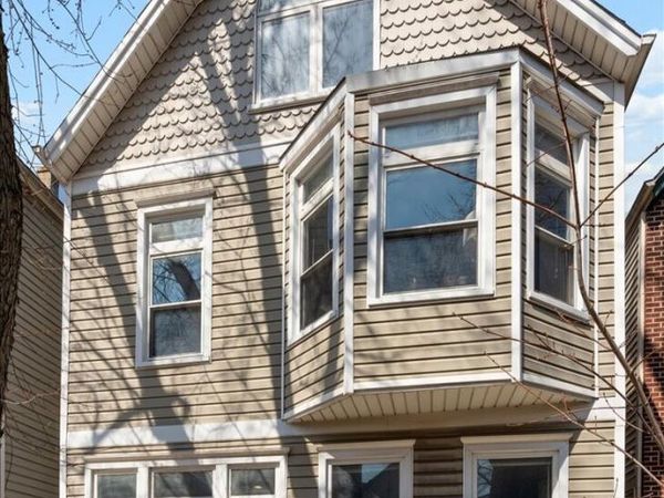 2156 W BELLE PLAINE Avenue, Chicago, IL 60618