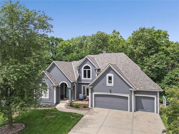 5812 MANOR Lane, Parkville, MO 64152