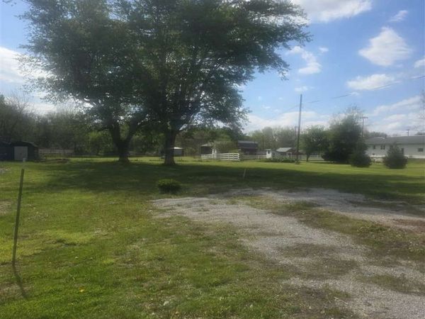 111 N High Avenue, Oxford, IA 52322