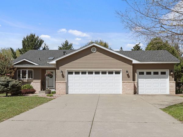 1015 Ferndale Street S, Maplewood, MN 55119