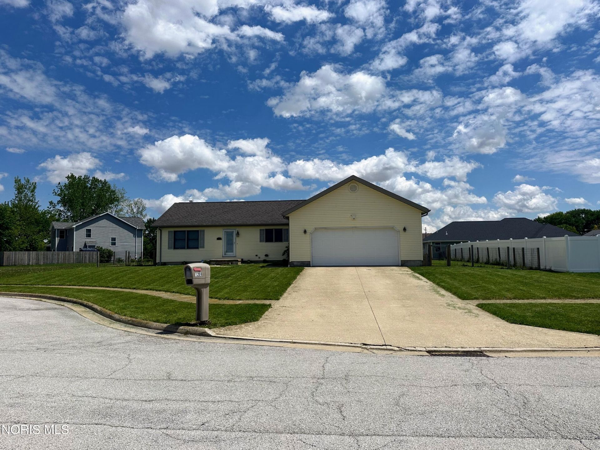 1208 Yonker Place, Fostoria, OH 44830 Main Photo