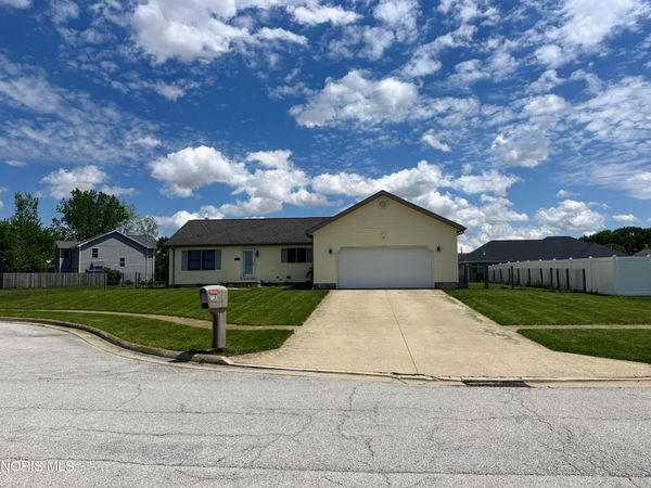 1208 Yonker Place, Fostoria, OH 44830