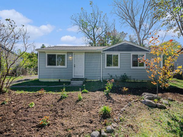 4 Burlingame Court, Ann Arbor, MI 48108