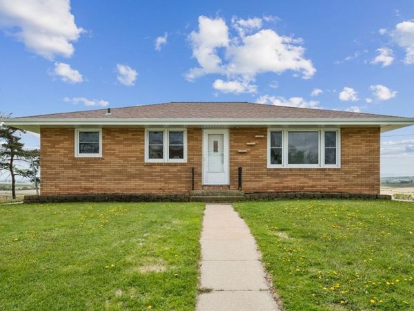 23080 Riegler Rd, Sherrill, IA 52073