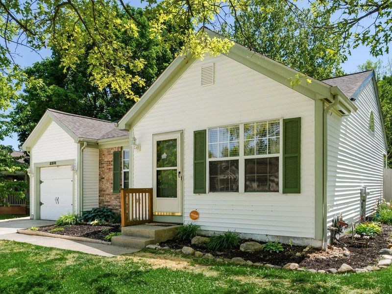 2281 Breeze Hill Drive, Grove City, OH 43123 Photo 2