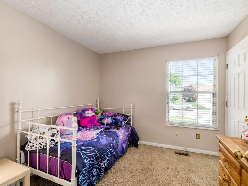 2281 Breeze Hill Drive, Grove City, OH 43123 Photo 8