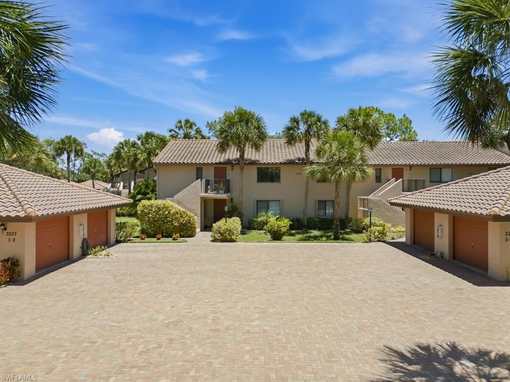 3207 Horse Carriage Way, Unit 403, Naples, FL 34105 Photo