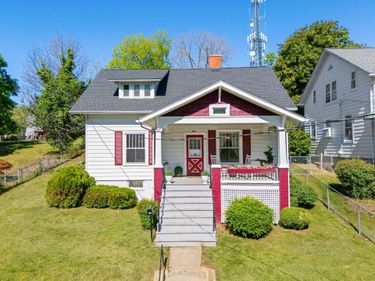 320 INSTITUTE ST, STAUNTON, VA 24401