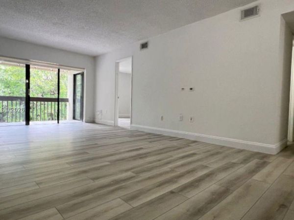 8885 Fontainebleau Blvd , Unit 205, Miami, FL 33172