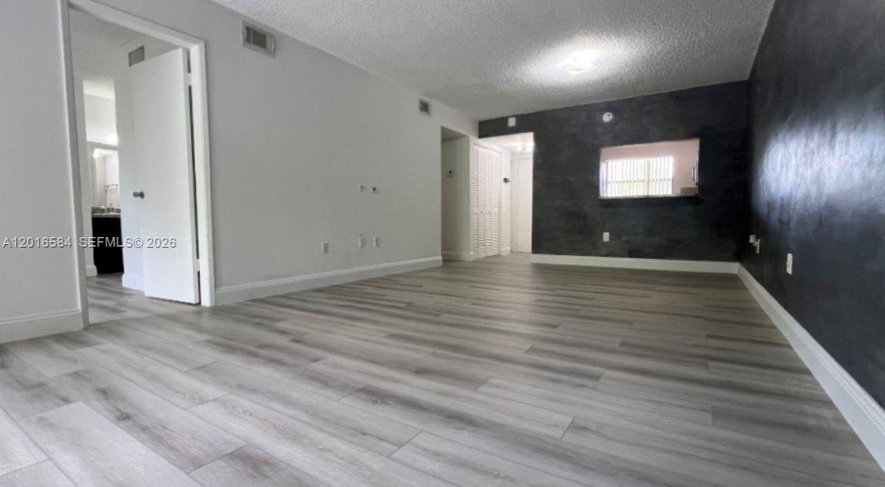 8885 Fontainebleau Blvd , Unit 205, Miami, FL 33172 Photo
