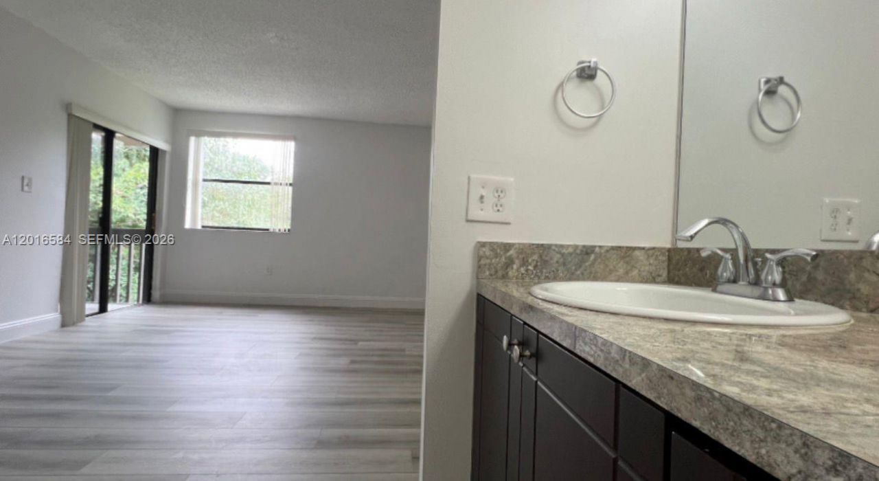 8885 Fontainebleau Blvd , Unit 205, Miami, FL 33172 Photo
