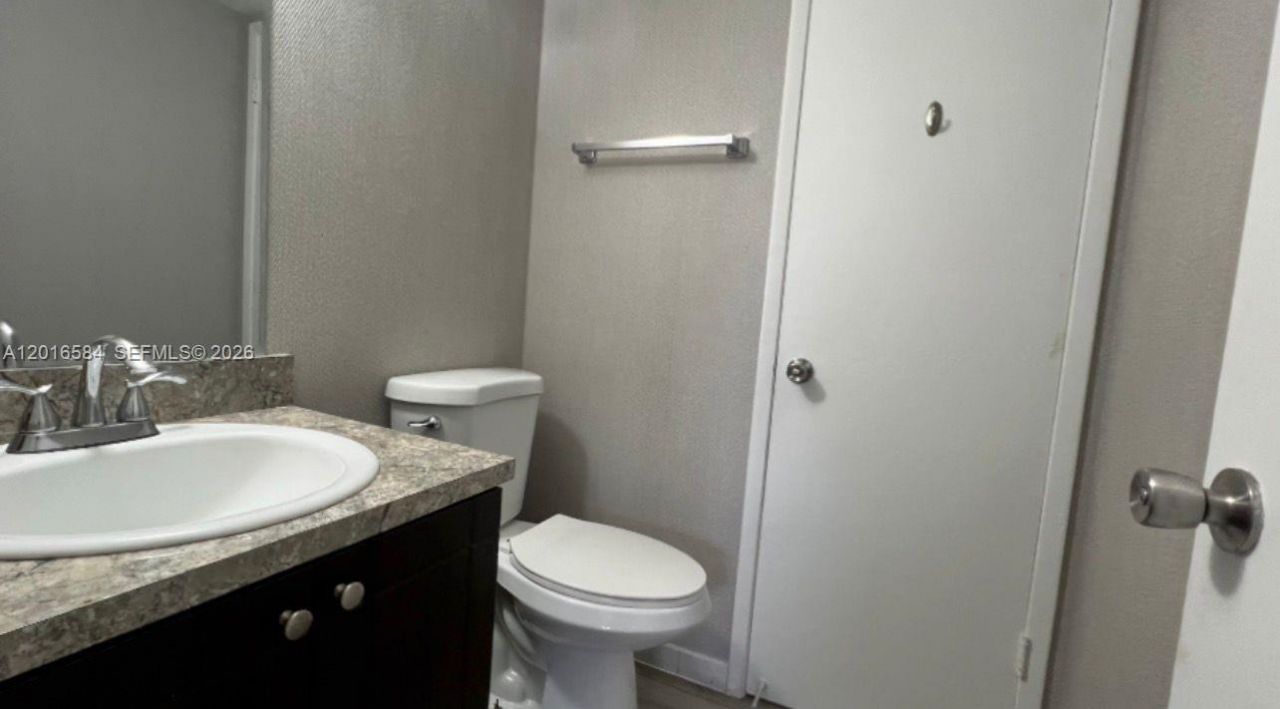 8885 Fontainebleau Blvd , Unit 205, Miami, FL 33172 Photo