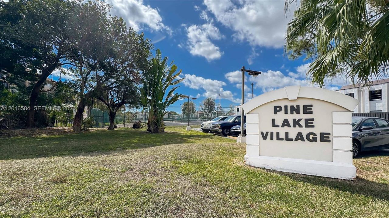 8885 Fontainebleau Blvd , Unit 205, Miami, FL 33172 Photo