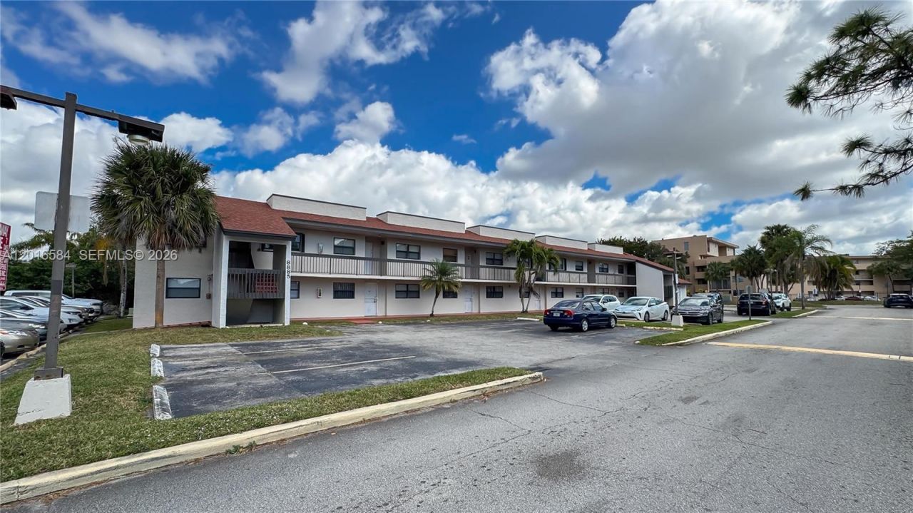 8885 Fontainebleau Blvd , Unit 205, Miami, FL 33172 Photo