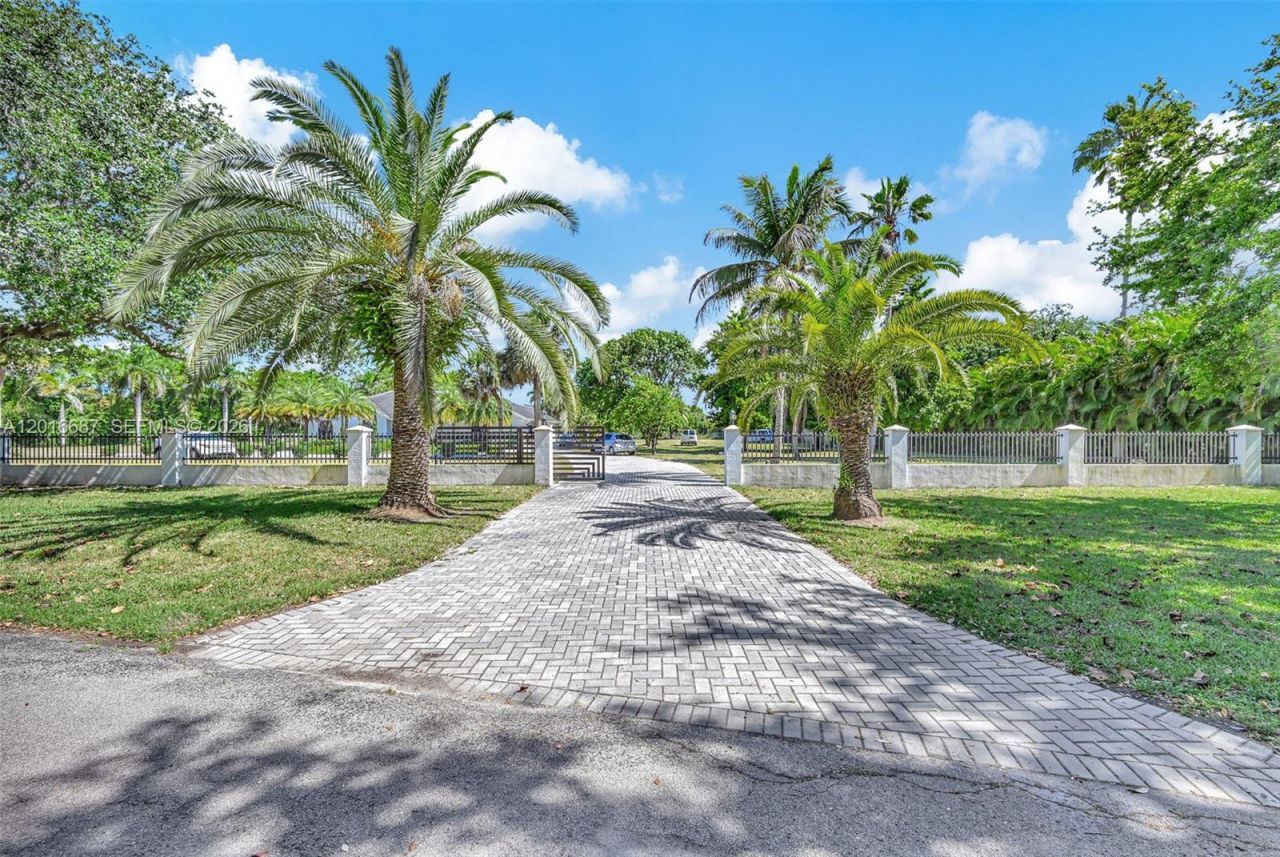 17795 SW 158th St , Miami, FL 33187 Photo
