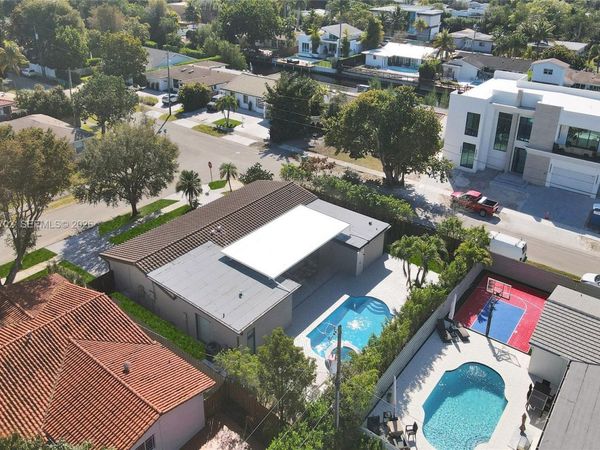 19694 NE 24th Ave , Miami, FL 33180