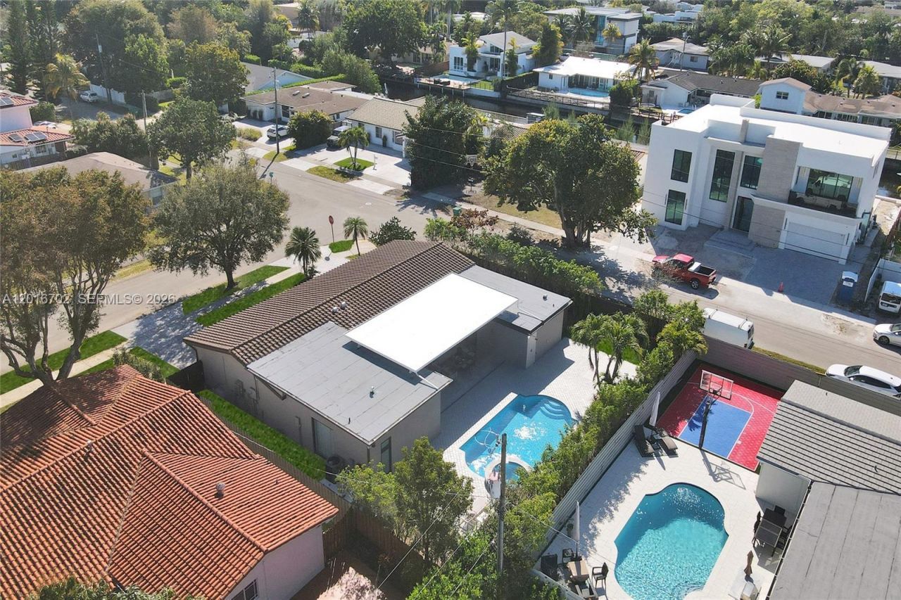 19694 NE 24th Ave , Miami, FL 33180 Photo