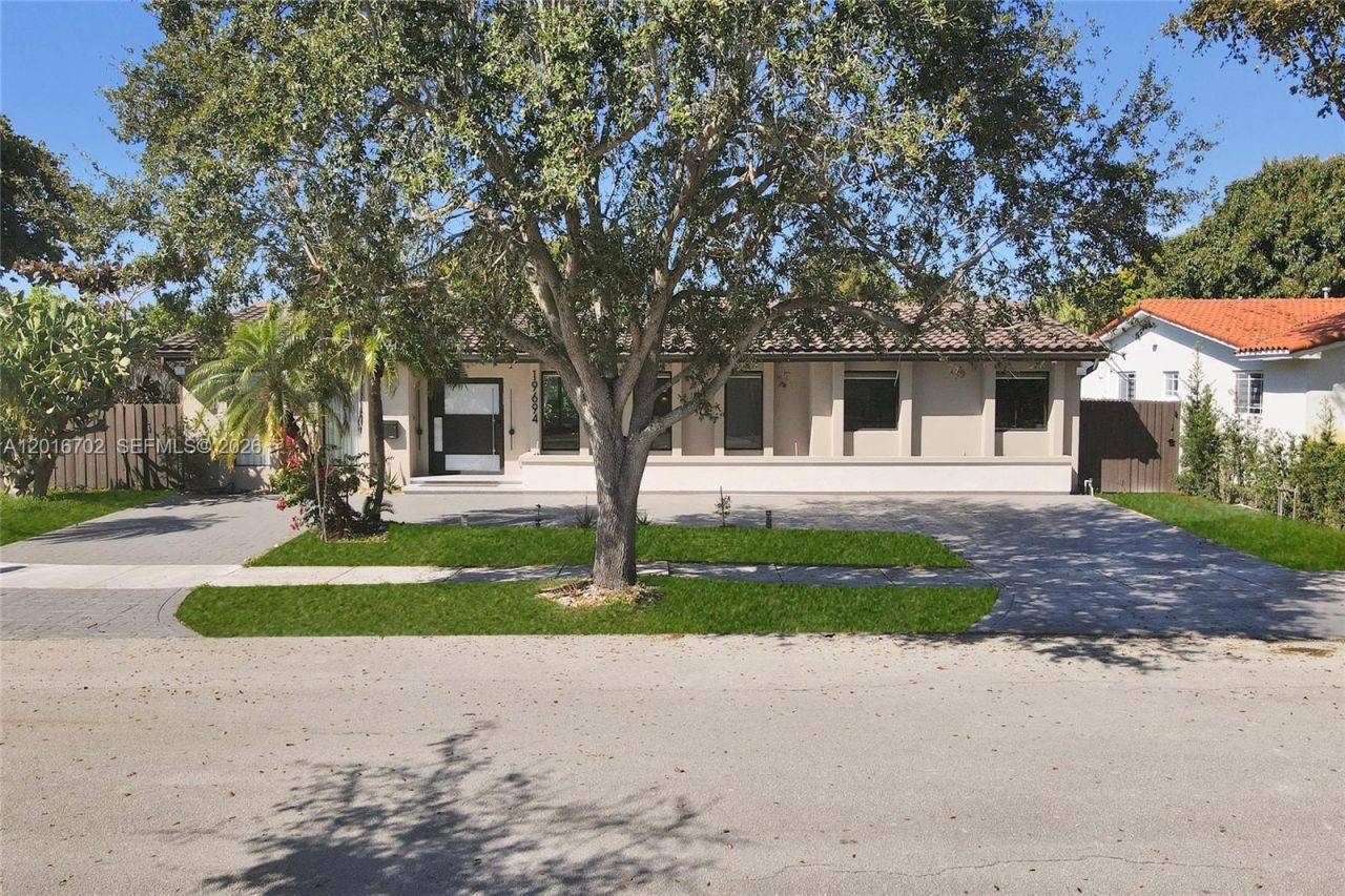19694 NE 24th Ave , Miami, FL 33180 Photo