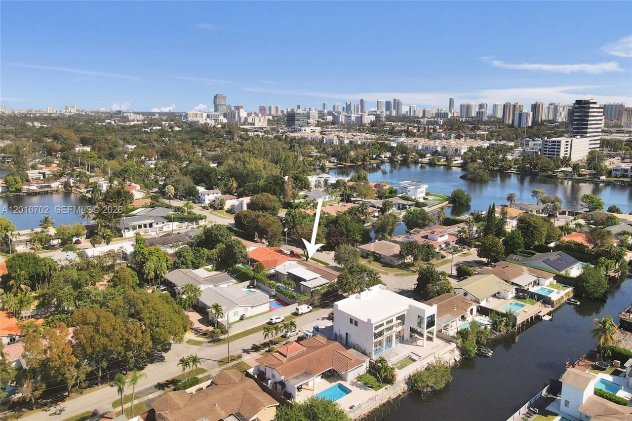 19694 NE 24th Ave , Miami, FL 33180 Photo