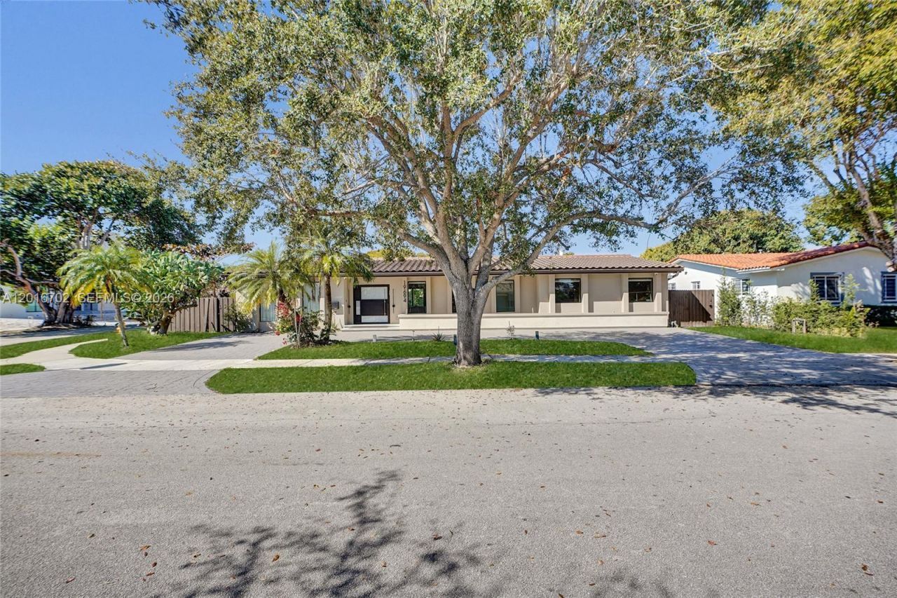 19694 NE 24th Ave , Miami, FL 33180 Photo