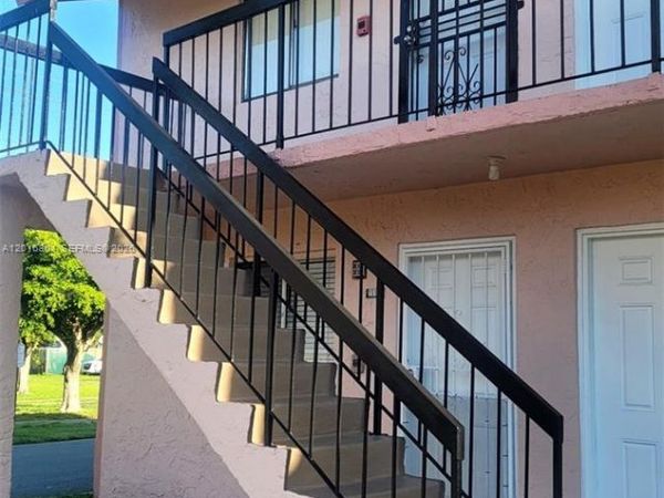2166 W 60 ST , Unit 15-201, Hialeah, FL 33016