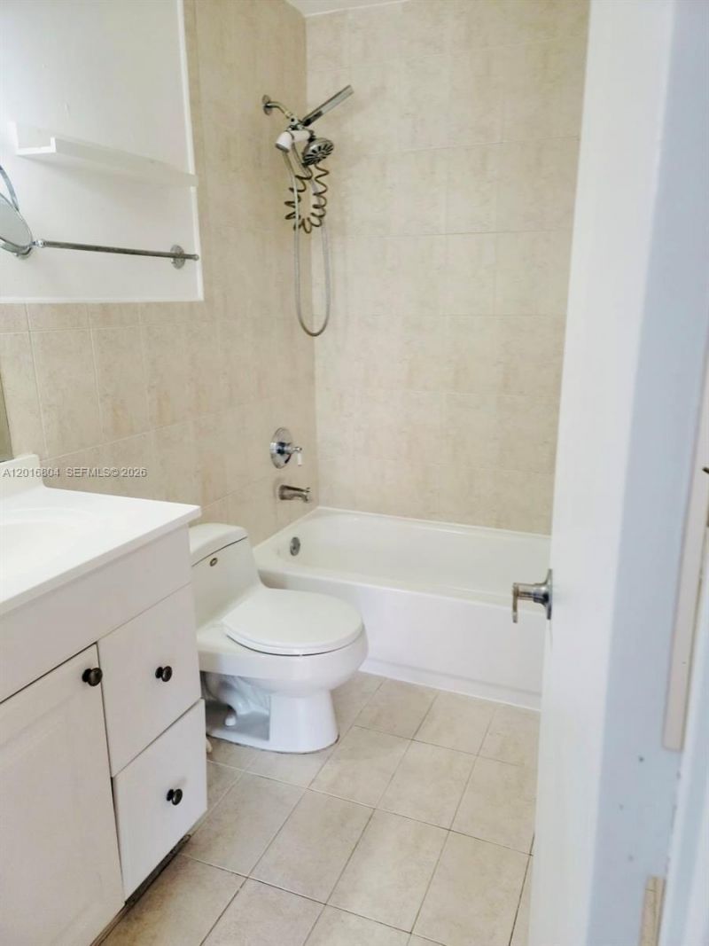 2166 W 60 St, Unit 15-201, Hialeah, FL 33016 Photo