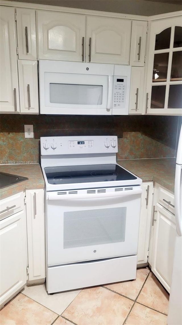 2166 W 60 St, Unit 15-201, Hialeah, FL 33016 Photo