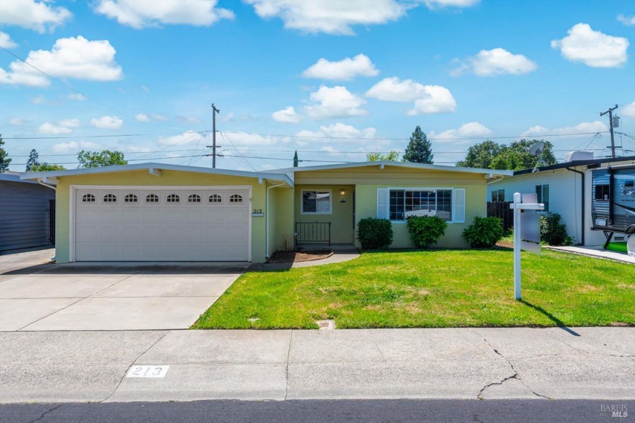 213 Hemlock Street, Vacaville, CA 95688 Main Photo