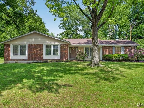 12467 Villa Hill Lane, Creve Coeur, MO 63141