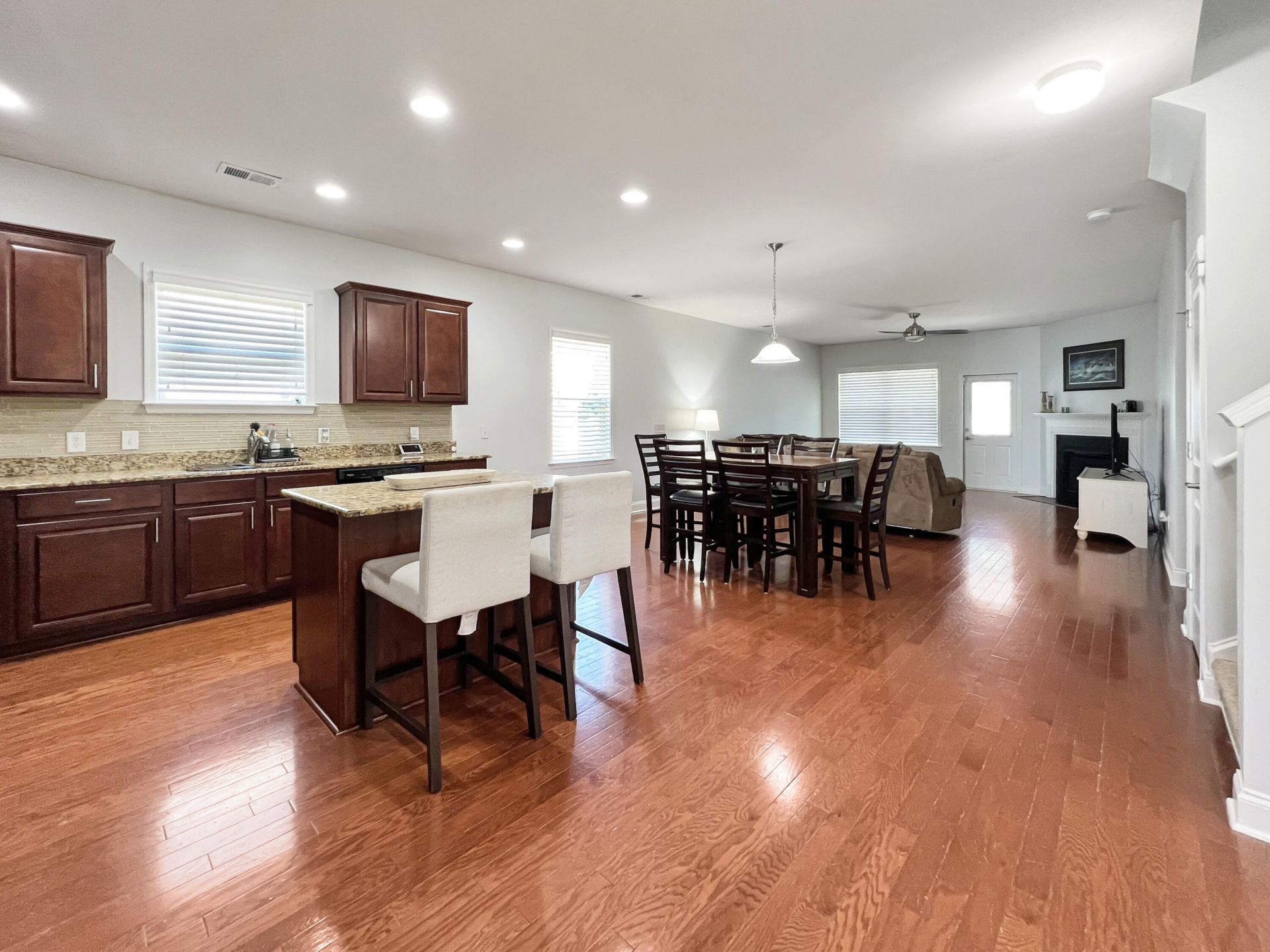 4809 Pitkin Avenue Photo 9