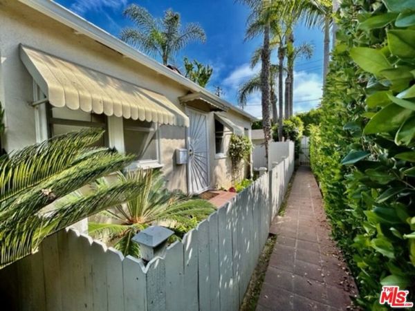 1527 W Centinela Avenue, Unit D, Santa Monica, CA 90404