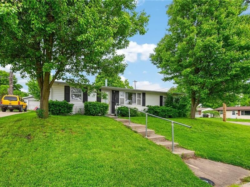 70 Suncrest Drive, Lebanon, OH 45036 Photo 2