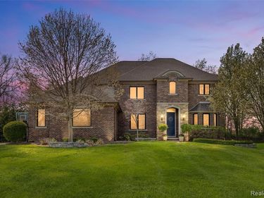 2862 Bay Hill Court, Oakland Twp, MI 48363