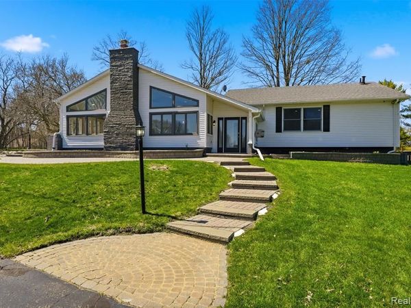 8636 Tindall Road, Springfield Twp, MI 48350