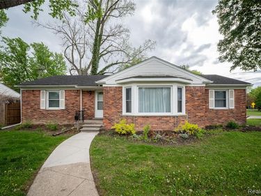 2423 Crooks Road, Royal Oak, MI 48073