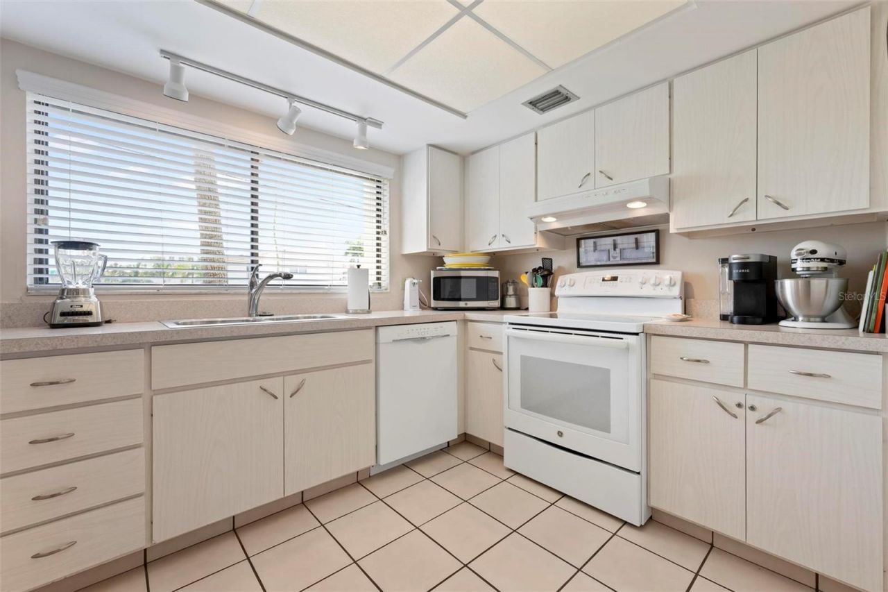 6703 Midnight Pass Road, Unit 101, Sarasota, FL 34242 Photo