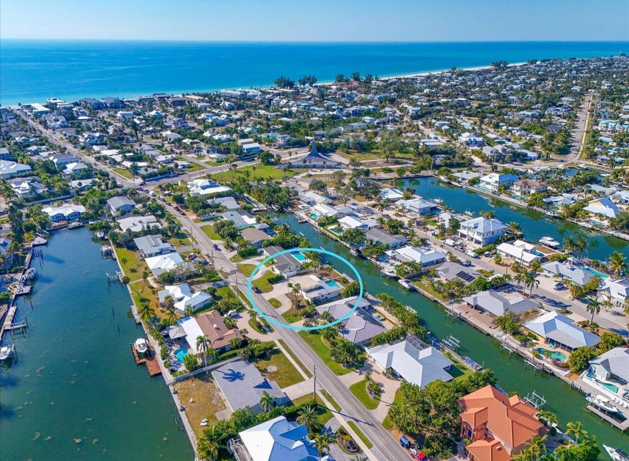 512 Key Royale Drive, Holmes Beach, FL 34217 Photo