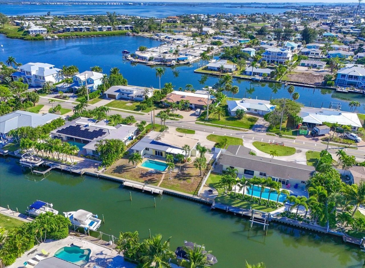 512 Key Royale Drive, Holmes Beach, FL 34217 Photo